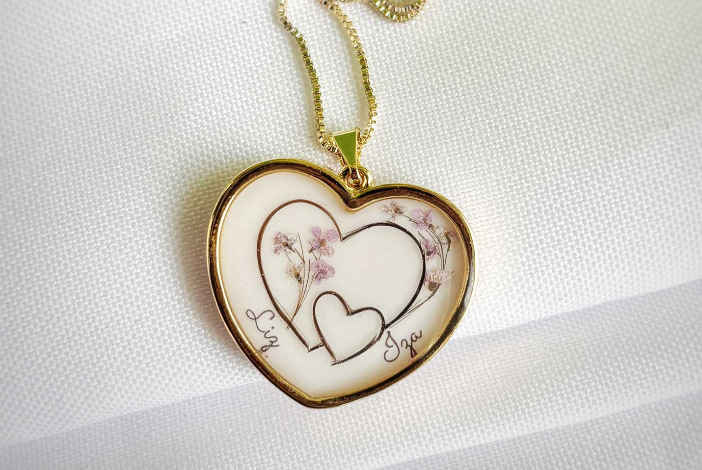 joia Afetiva com fios de cabelo