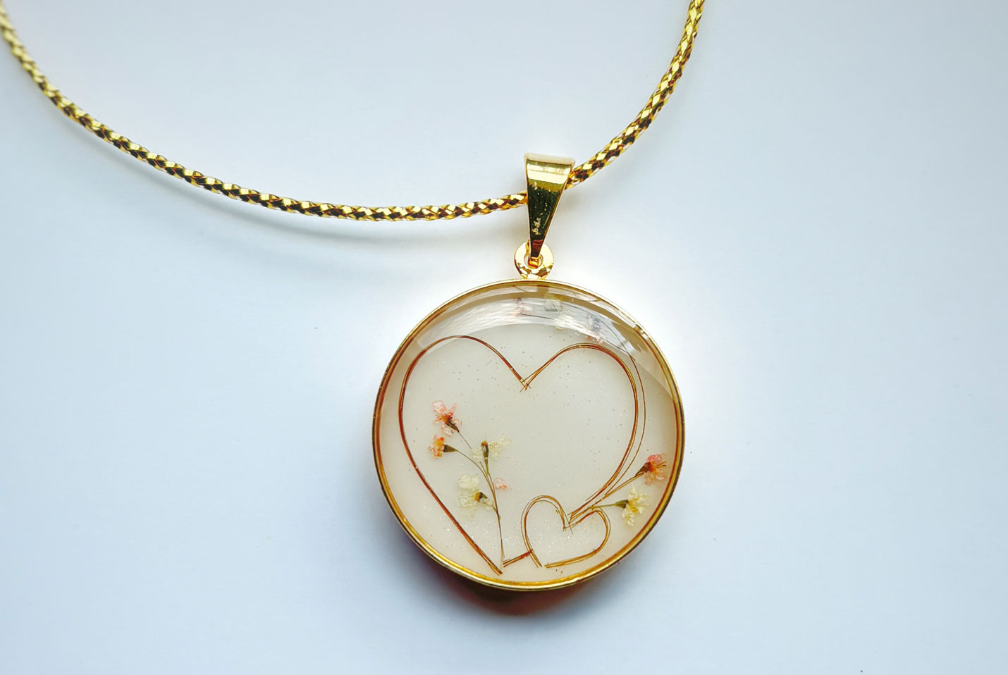 joia Afetiva com fios de cabelo