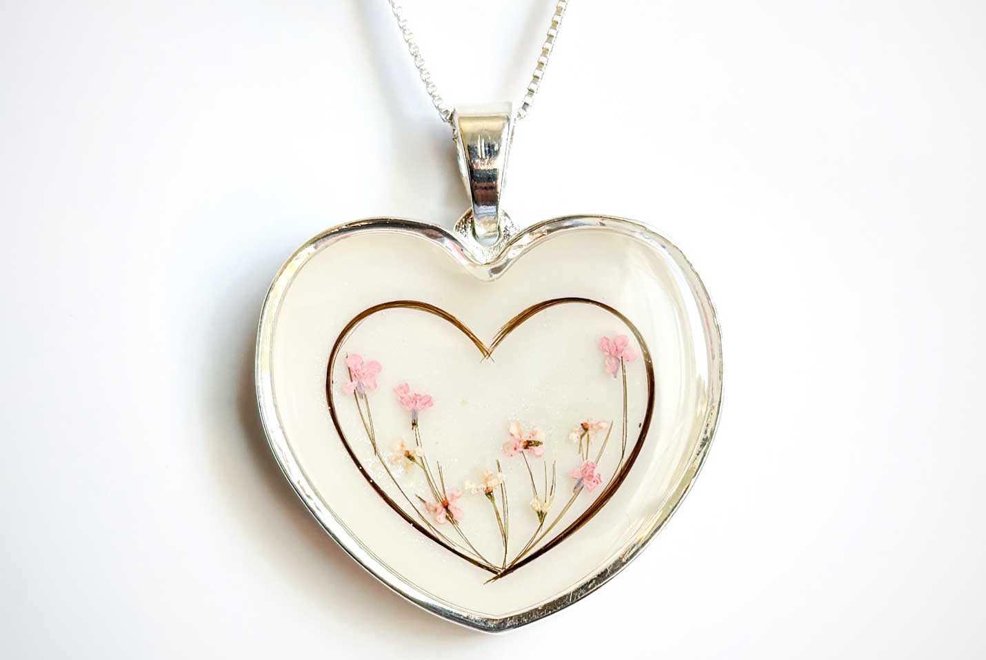 joia Afetiva com fios de cabelo