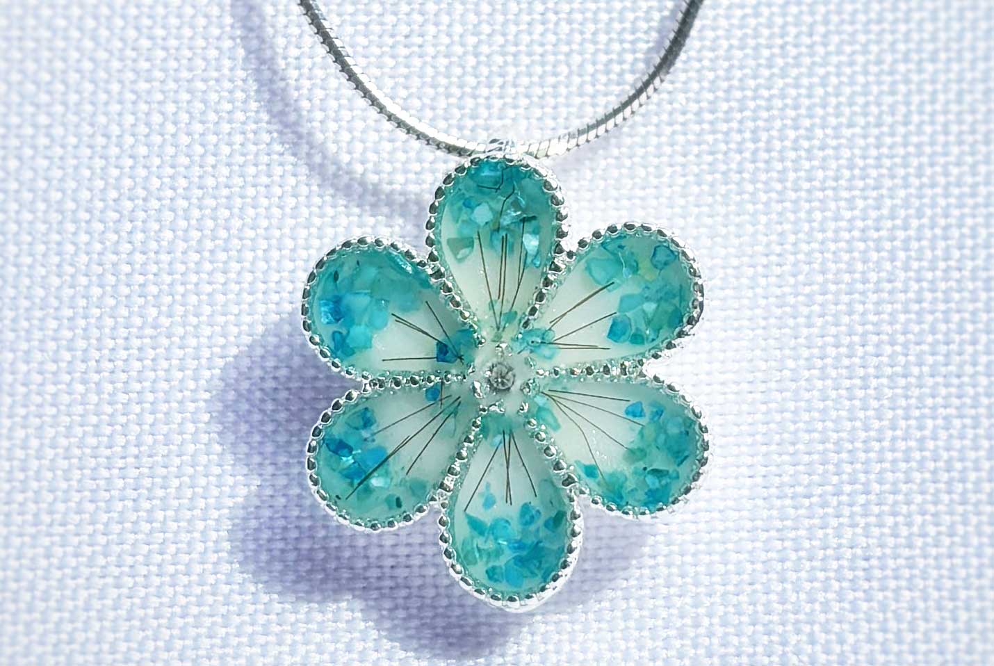 joia Afetiva com fios de cabelo